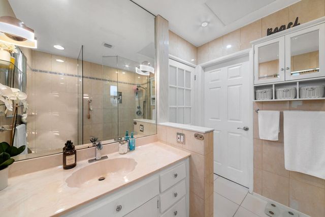 220 SE 2nd Avenue, Pompano Beach, FL 33060