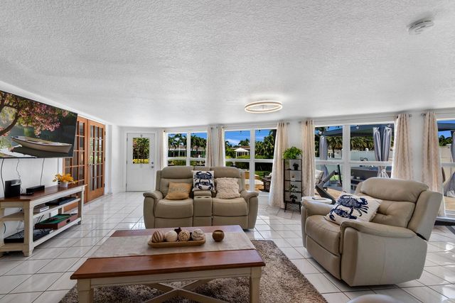 220 SE 2nd Avenue, Pompano Beach, FL 33060