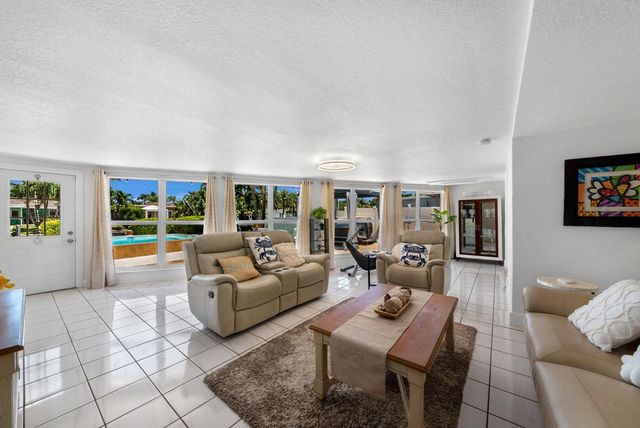 220 SE 2nd Avenue, Pompano Beach, FL 33060