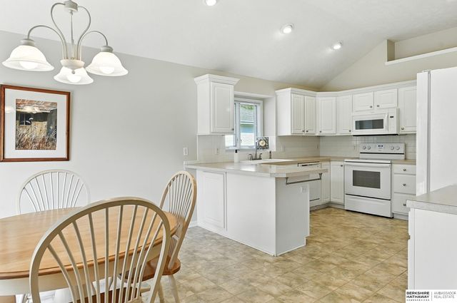 16125 Timberlane Drive, Omaha, NE 68136