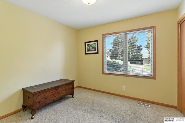 16125 Timberlane Drive, Omaha, NE 68136