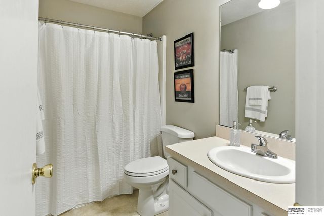 16125 Timberlane Drive, Omaha, NE 68136