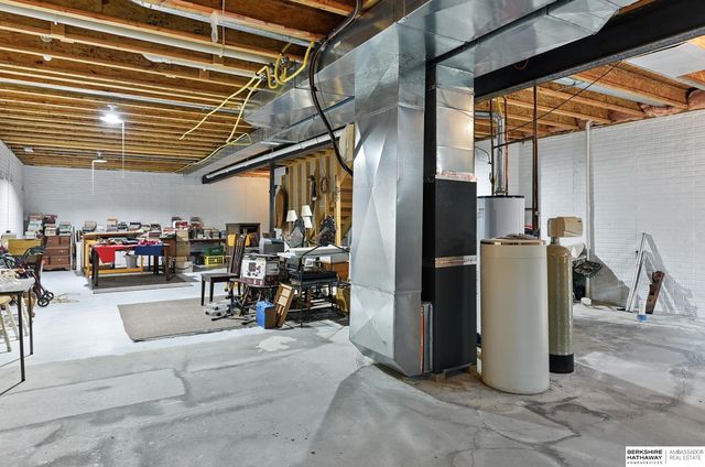 16125 Timberlane Drive, Omaha, NE 68136