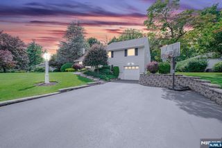 97 Green Knolls Drive, Wayne, NJ 07470