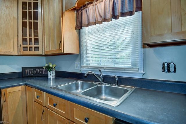 1633 Guthrie ST, Virginia Beach, VA 23464