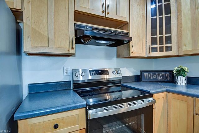 1633 Guthrie ST, Virginia Beach, VA 23464