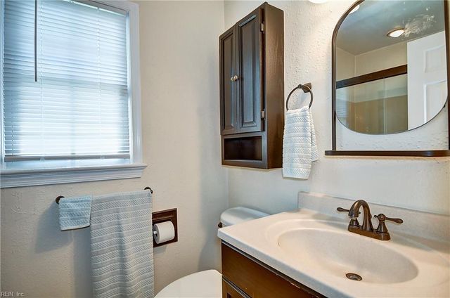 1633 Guthrie ST, Virginia Beach, VA 23464