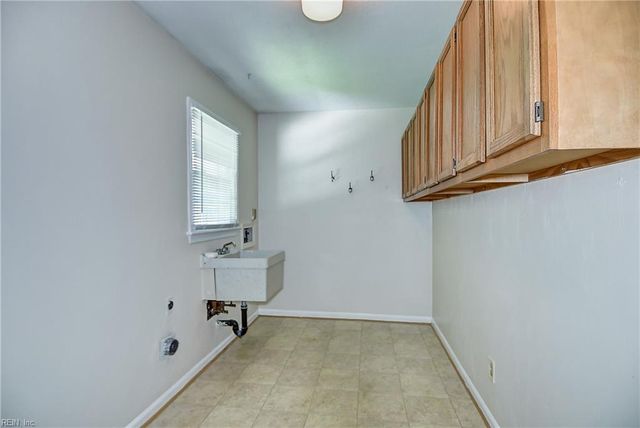 1633 Guthrie ST, Virginia Beach, VA 23464