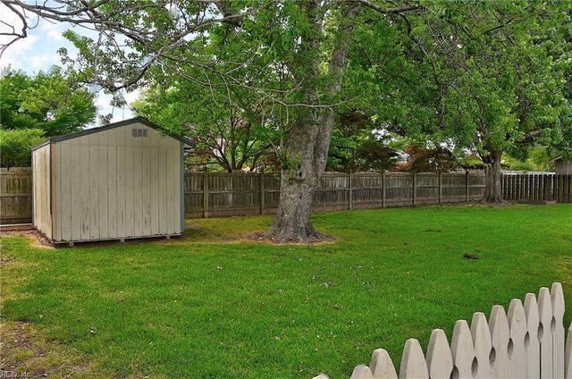 1633 Guthrie ST, Virginia Beach, VA 23464