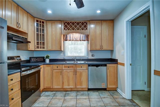 1633 Guthrie ST, Virginia Beach, VA 23464