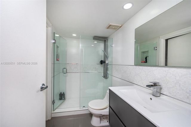 7601 E Treasure Dr 623, North Bay Village, FL 33141