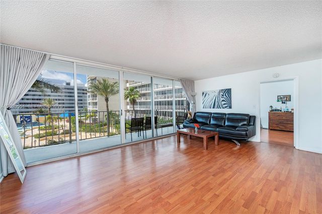 7601 E Treasure Dr 623, North Bay Village, FL 33141