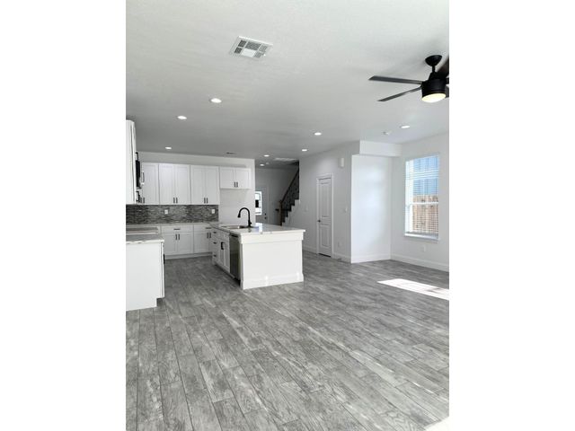 7710 Darnay Drive A, Houston, TX 77033