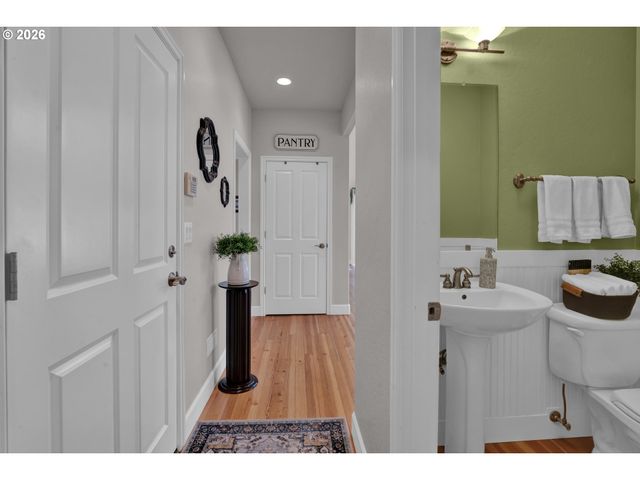 685 ST ANDREWS Loop, Creswell, OR 97426