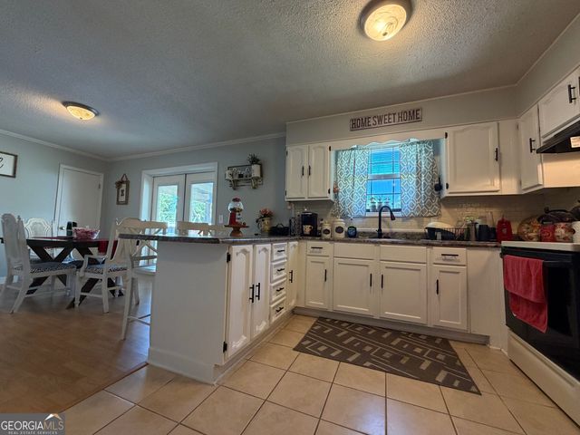 53 Carey Drive, Hazlehurst, GA 31539