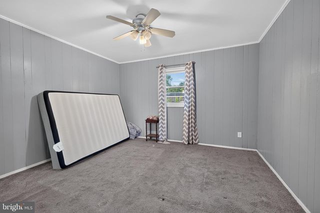 12 CAXTON DR, New Castle, DE 19720