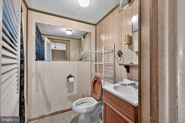 12 CAXTON DR, New Castle, DE 19720