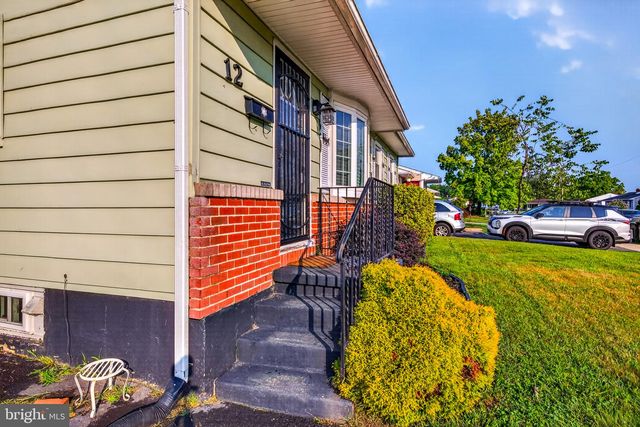 12 CAXTON DR, New Castle, DE 19720