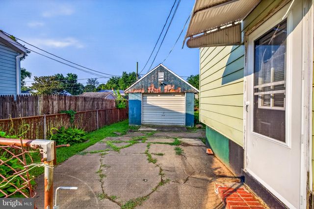 12 CAXTON DR, New Castle, DE 19720