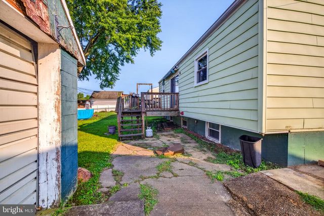 12 CAXTON DR, New Castle, DE 19720