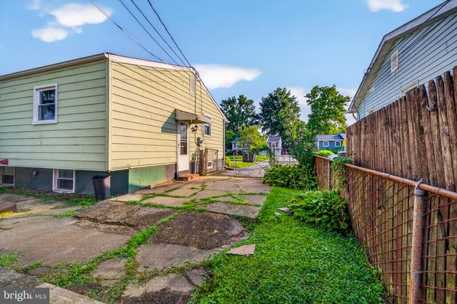 12 CAXTON DR, New Castle, DE 19720