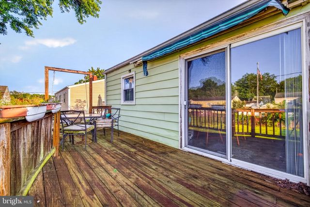 12 CAXTON DR, New Castle, DE 19720