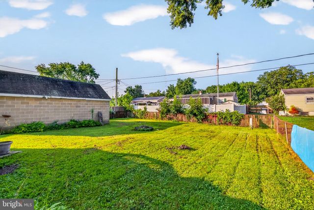 12 CAXTON DR, New Castle, DE 19720