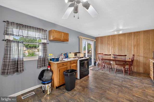 12 CAXTON DR, New Castle, DE 19720
