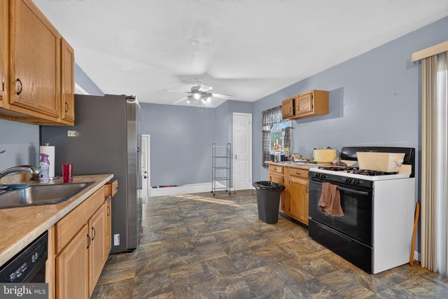 12 CAXTON DR, New Castle, DE 19720