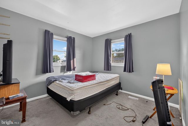 12 CAXTON DR, New Castle, DE 19720