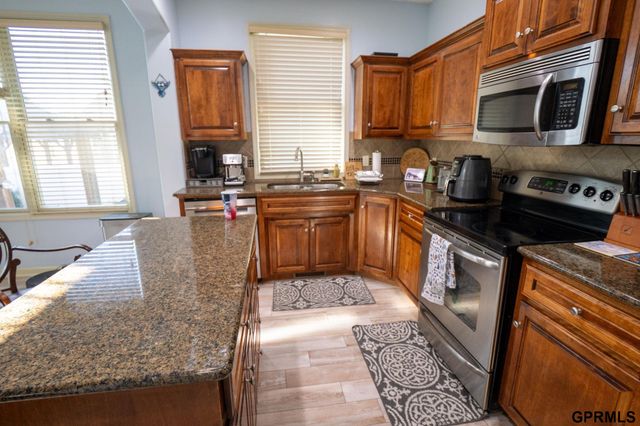 18884 Mason Plaza, Omaha, NE 68022