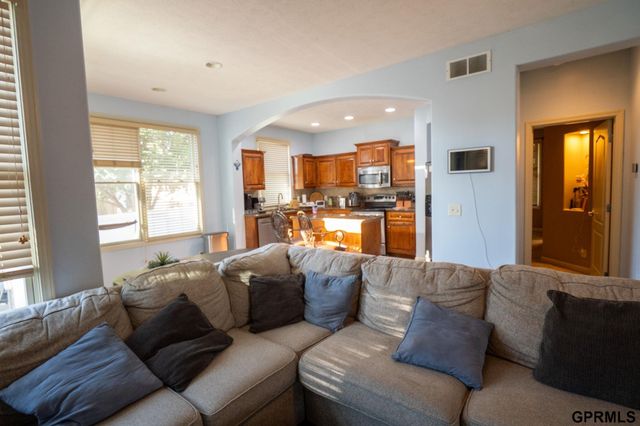 18884 Mason Plaza, Omaha, NE 68022