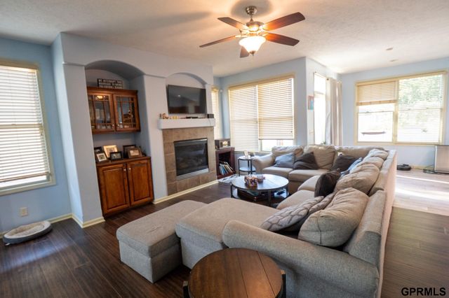 18884 Mason Plaza, Omaha, NE 68022
