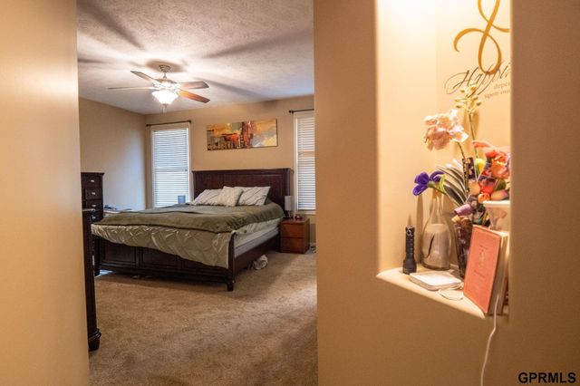 18884 Mason Plaza, Omaha, NE 68022