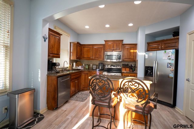18884 Mason Plaza, Omaha, NE 68022