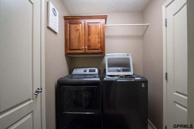 18884 Mason Plaza, Omaha, NE 68022