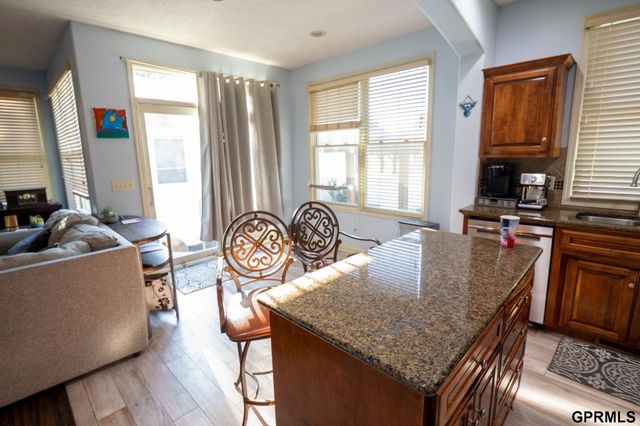 18884 Mason Plaza, Omaha, NE 68022