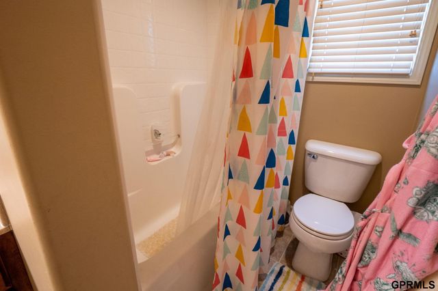 18884 Mason Plaza, Omaha, NE 68022