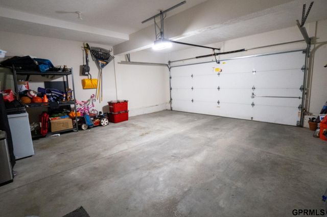 18884 Mason Plaza, Omaha, NE 68022