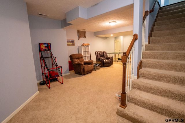 18884 Mason Plaza, Omaha, NE 68022
