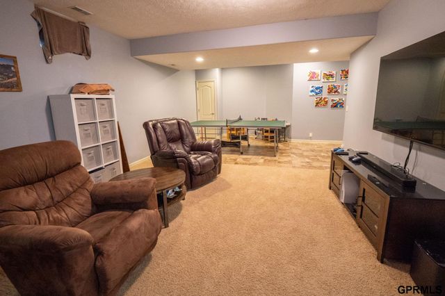 18884 Mason Plaza, Omaha, NE 68022