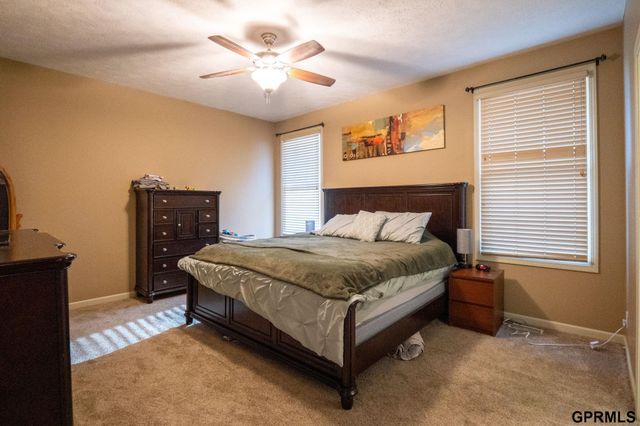 18884 Mason Plaza, Omaha, NE 68022