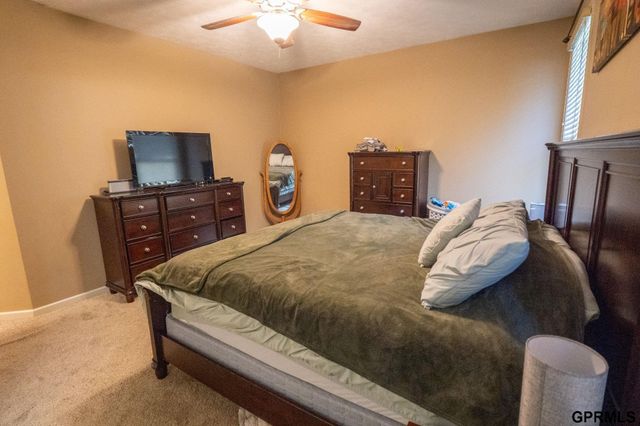18884 Mason Plaza, Omaha, NE 68022