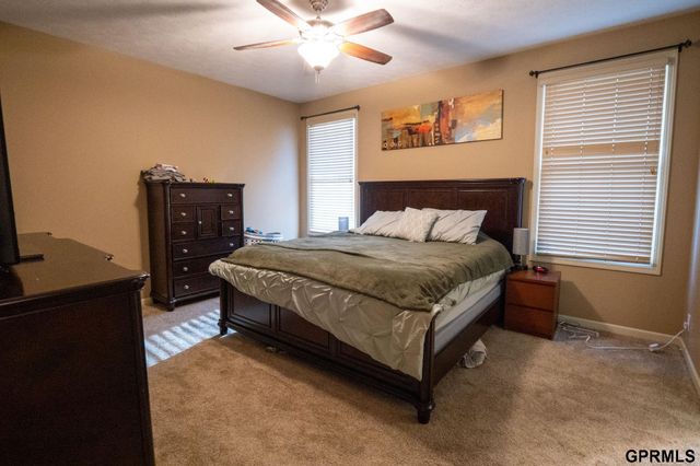 18884 Mason Plaza, Omaha, NE 68022
