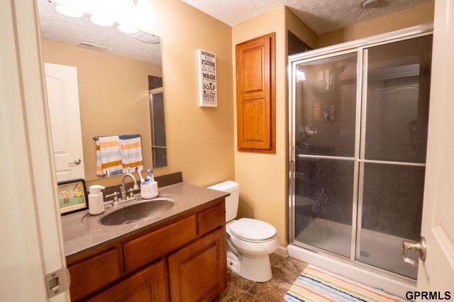 18884 Mason Plaza, Omaha, NE 68022