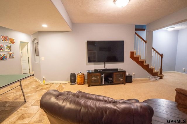 18884 Mason Plaza, Omaha, NE 68022
