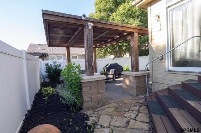 18884 Mason Plaza, Omaha, NE 68022
