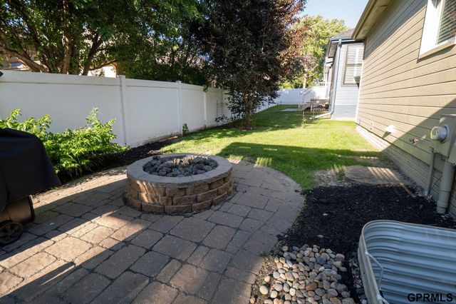 18884 Mason Plaza, Omaha, NE 68022