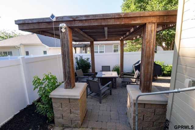 18884 Mason Plaza, Omaha, NE 68022
