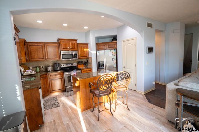 18884 Mason Plaza, Omaha, NE 68022